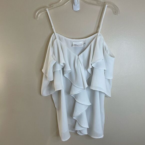 The Room| Cascading| Ruffle| Cold shoulder| Lightweight| large - Picture 6 of 15